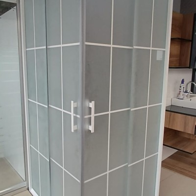 POOL SERİSİ BEYAZ PROFİLLİ KAROLAJLI CAM DUŞAKABİN