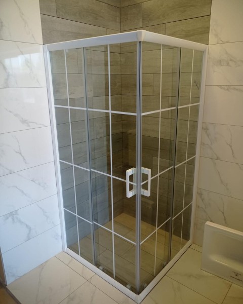 POOL SERİSİ BEYAZ PROFİLLİ KAROLAJLI CAM DUŞAKABİN