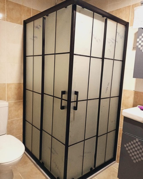 POOL SERİSİ SİYAH PROFİLLİ KAROLAJLI CAM DUŞAKABİN