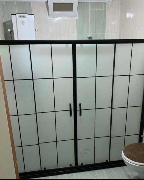 POOL SERİSİ SİYAH PROFİLLİ KAROLAJLI CAM DUŞAKABİN