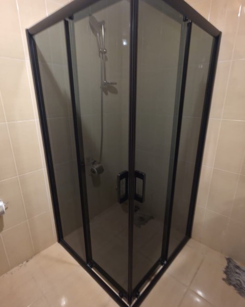 POOL SERİSİ SİYAH PROFİLLİ FÜME CAM DUŞAKABİN